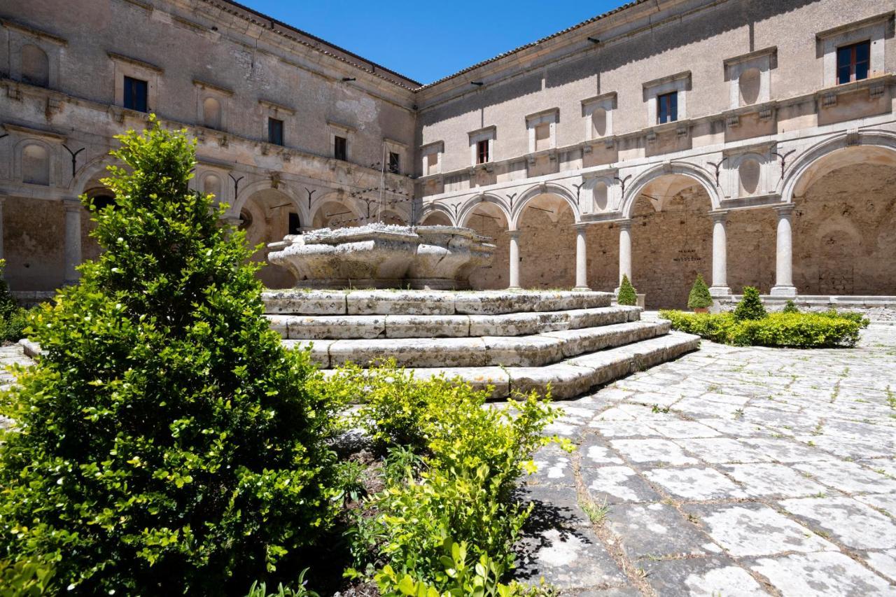 Abbazia Santa Maria Del Bosco Guest House Contessa Entellina ภายนอก รูปภาพ