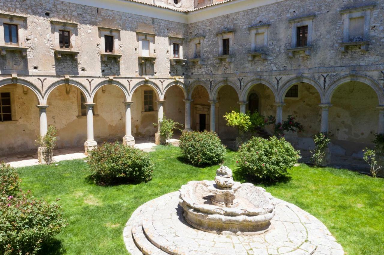 Abbazia Santa Maria Del Bosco Guest House Contessa Entellina ภายนอก รูปภาพ